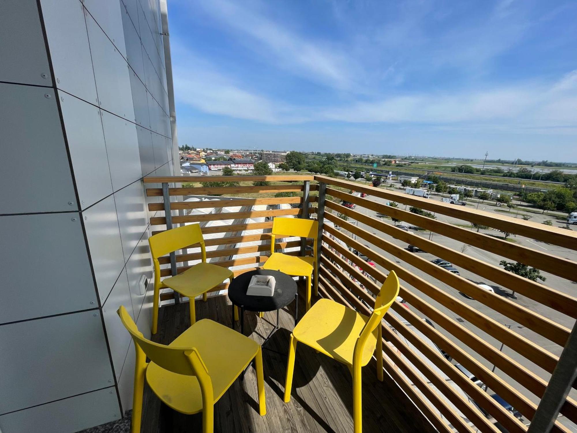 Condominio La Torre 1 Galliate Eksteriør bilde